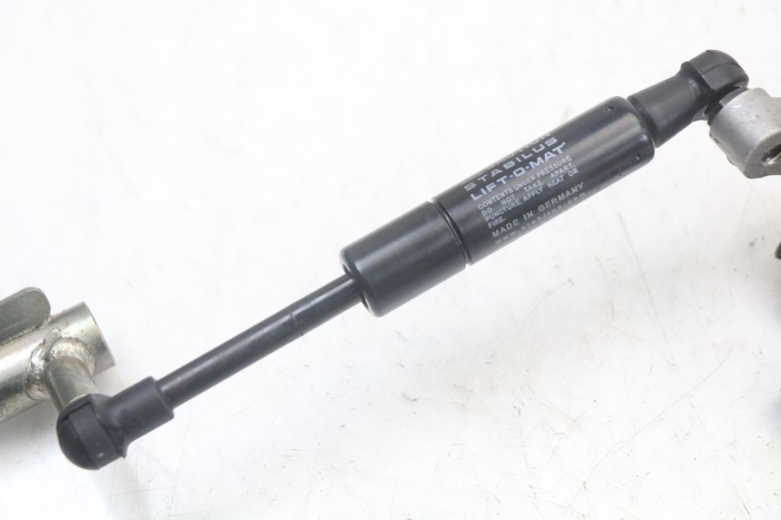 photo de KOFFERRAUMZYLINDER YAMAHA XMAX X-MAX ABS 125 (2017 - 2020) - Technische Nahaufnahme