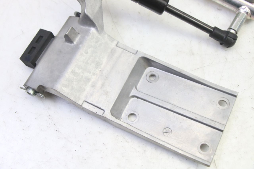 photo de FEDERBEIN HELMFACH YAMAHA XMAX X-MAX 125 (2021 - 2025) - Detailansicht des Bauteils