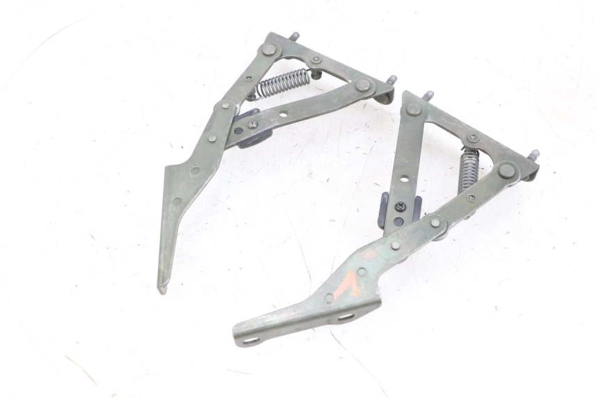 photo de FEDERBEIN HELMFACH PIAGGIO X8 125 (2004 - 2007) - Zoom auf Gebrauchszustand