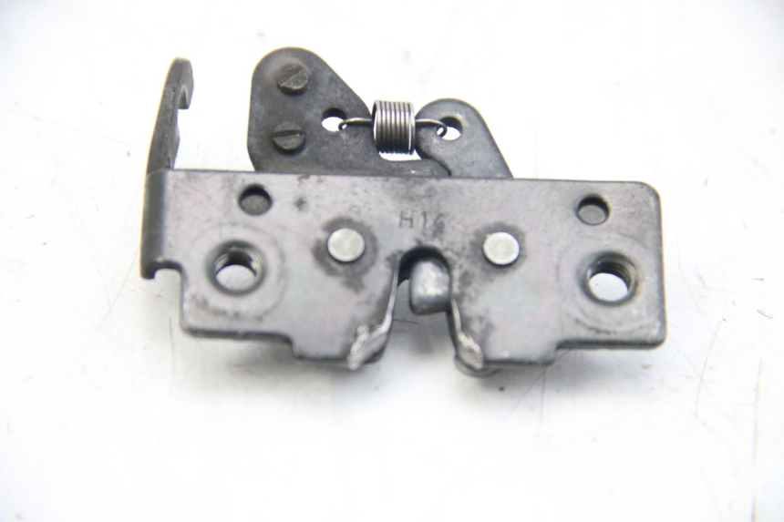 photo de SITZVERRIEGELUNG PIAGGIO BEVERLY 125 (2010 - 2015) - Detailansicht des Bauteils