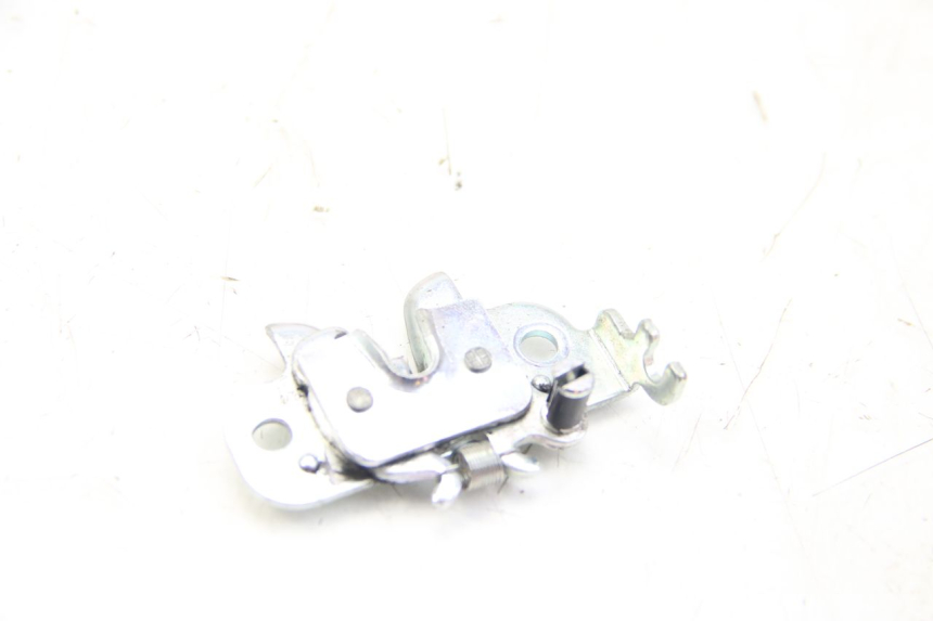 photo de SITZVERRIEGELUNG PEUGEOT KISBEE 4T 50 (2018 - 2022) - Zoom auf Gebrauchszustand