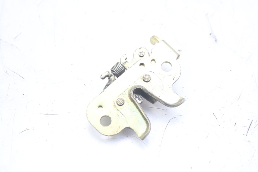 photo de SITZVERRIEGELUNG PEUGEOT KISBEE 4T 50 (2010 - 2017) - Detailansicht des Bauteils