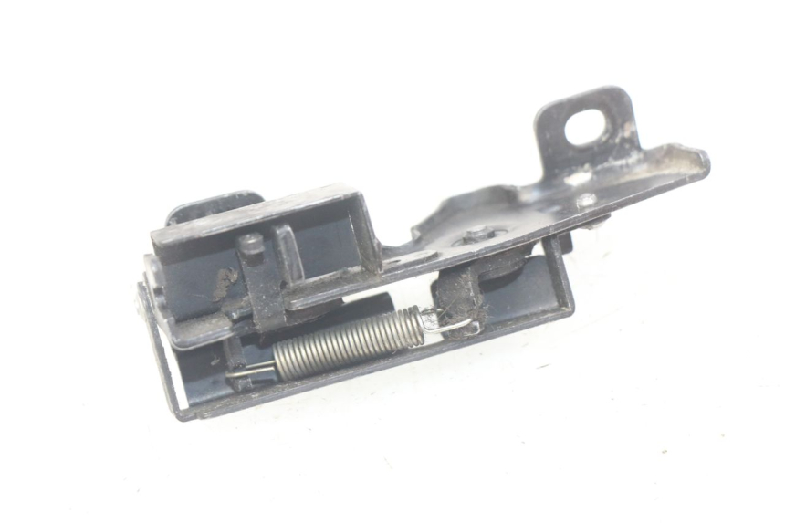 photo de VERRIEGELUNGSKLAPPE HONDA FES PANTHEON 2T 125 (1998 - 2002) - Zoom auf Gebrauchszustand