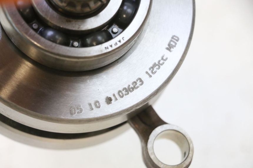 photo de KURBELWELLE YAMAHA YP MAJESTY 125 (2007 - 2010) - Details der Befestigungspunkte