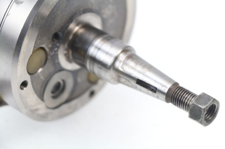 photo de KURBELWELLE YAMAHA YZ 125 (1998 - 2005) - Details der Befestigungspunkte