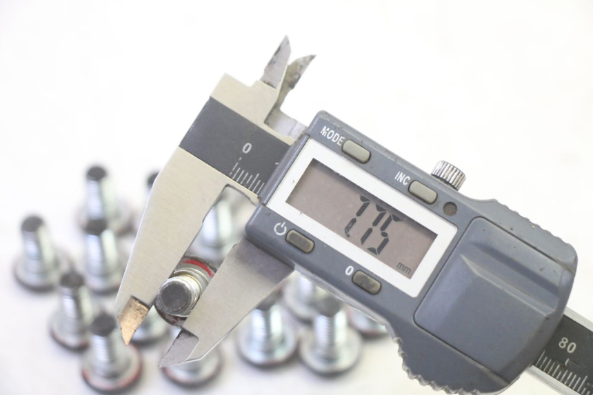 photo de BREMSSCHEIBENSCHRAUBE QUADRO 4 4D 350 (2015 - 2018) - Zoom auf Gebrauchszustand