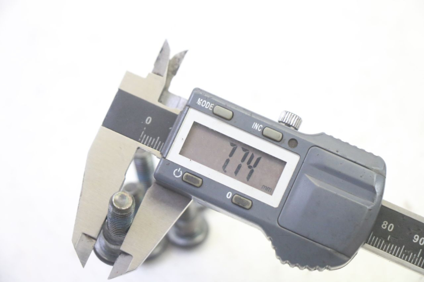 photo de BREMSSCHEIBENSCHRAUBE ADIVA AD3 300 (2014 - 2020) - Technische Nahaufnahme