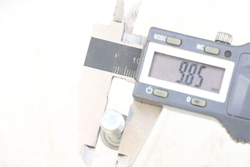 photo de BREMSSCHEIBENBOLZEN YAMAHA AEROX 2T 50 (2013 - 2017) - Zoom auf Gebrauchszustand