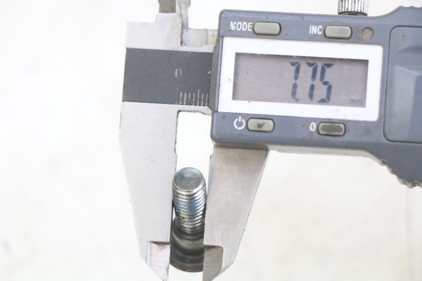 photo de BREMSSCHEIBENBEFESTIGUNGSSCHRAUBE KYMCO AGILITY NAKED RENOUVO 2T 50 (2011 - 2018) - Zoom auf Gebrauchszustand