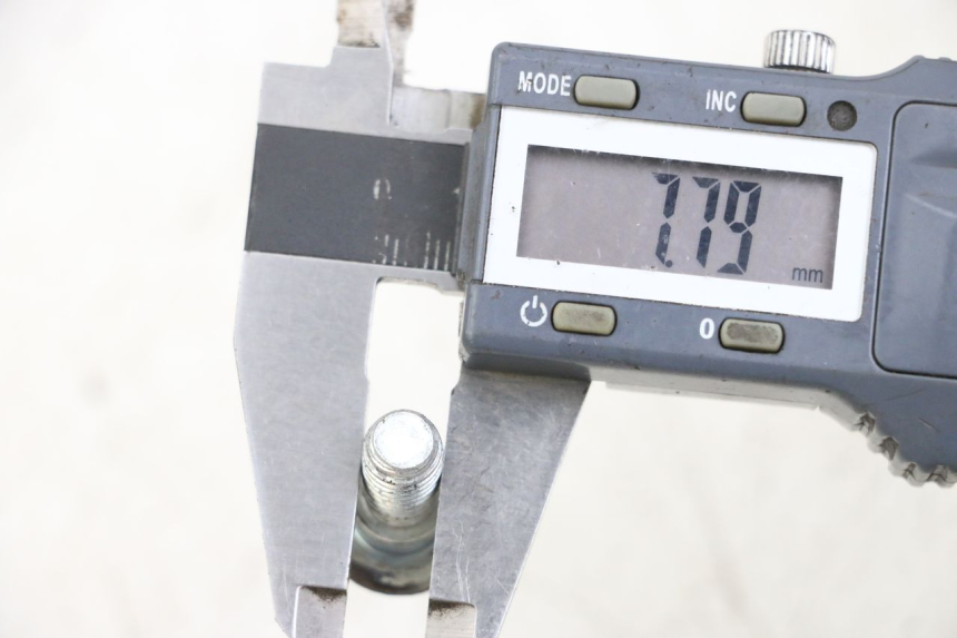 photo de BREMSSCHEIBENSCHRAUBE HYOSUNG GV AQUILA 125 (2000 - 2009) - Zoom auf Gebrauchszustand