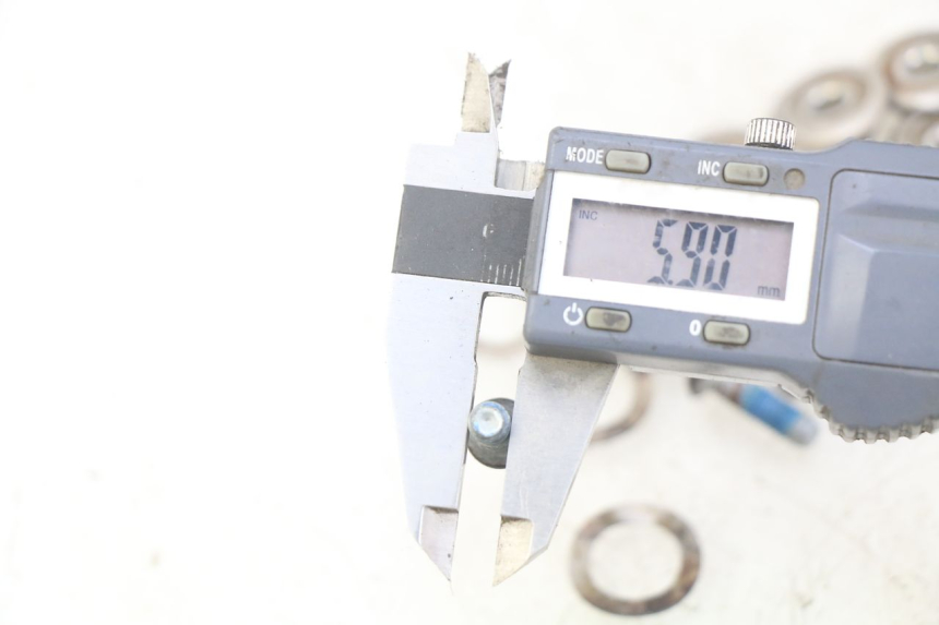 photo de BREMSSCHEIBENBEFESTIGUNGSSCHRAUBE PIAGGIO BEVERLY 125 (2010 - 2015) - Detailansicht des Bauteils