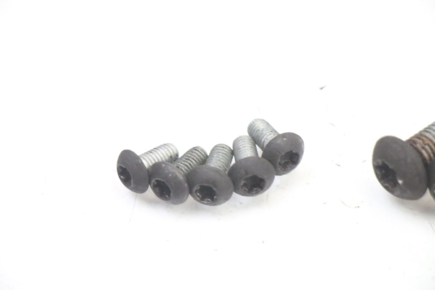 photo de BREMSSCHEIBENSCHRAUBE BMW C1 125 (2000 - 2003) - Details der Befestigungspunkte