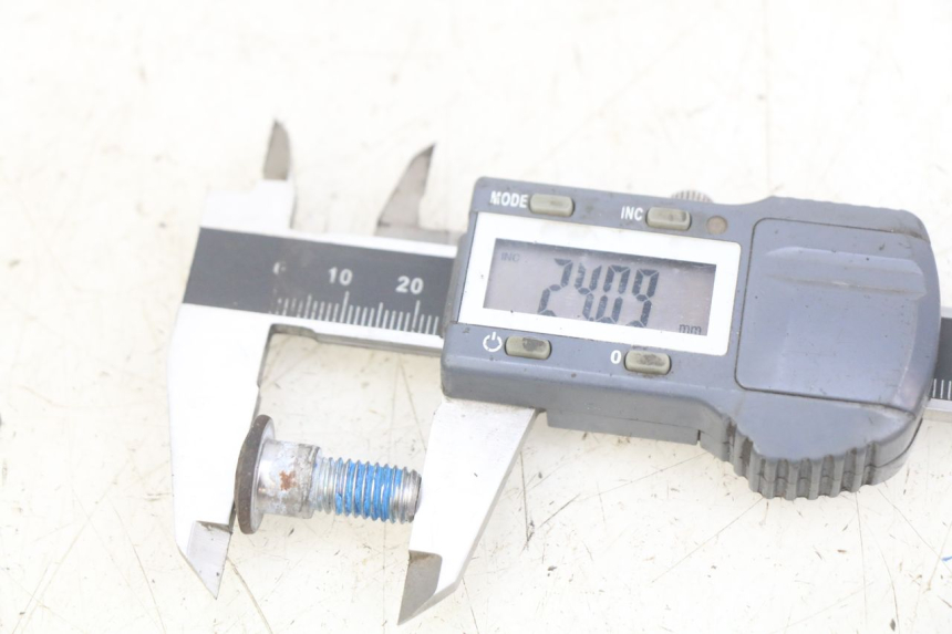 photo de BREMSSCHEIBENBEFESTIGUNGSSCHRAUBE SUZUKI BURGMAN 650 (2002 - 2004) - Zoom auf Gebrauchszustand