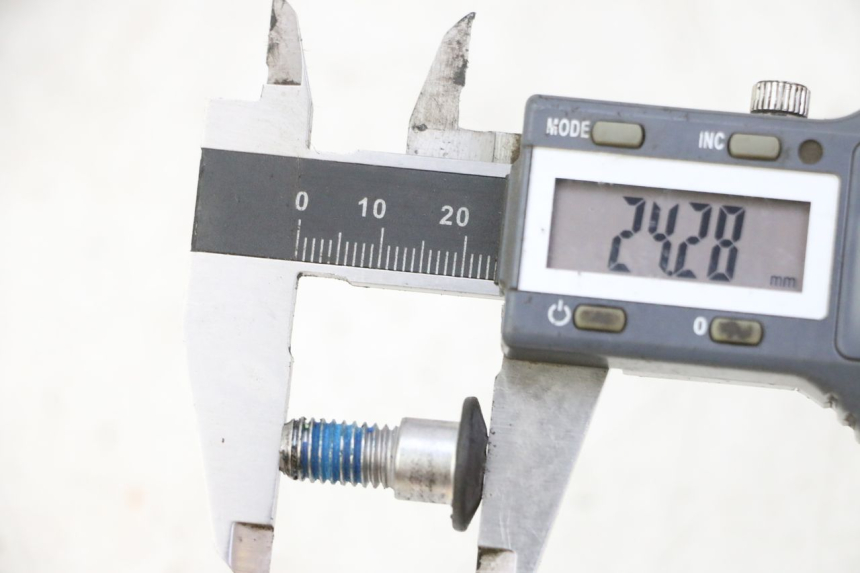 photo de BREMSSCHEIBENSCHRAUBE SUZUKI BURGMAN 125 (2007 - 2014) - Zoom auf Gebrauchszustand