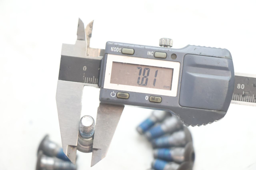 photo de BREMSSCHEIBENSCHRAUBE SUZUKI BURGMAN EXECUTIVE ABS 650 (2006 - 2012) - Alternative Perspektive