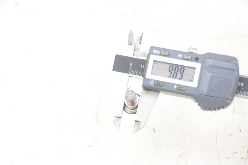 photo de BREMSSCHEIBENSCHRAUBE HONDA CBF 500 (2004 - 2007) - Zoom auf Gebrauchszustand