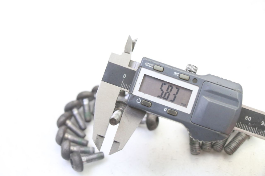 photo de BREMSSCHEIBENSCHRAUBE HONDA CBR RR FIREBLADE 900 (1992 - 1994) - Zoom auf Gebrauchszustand