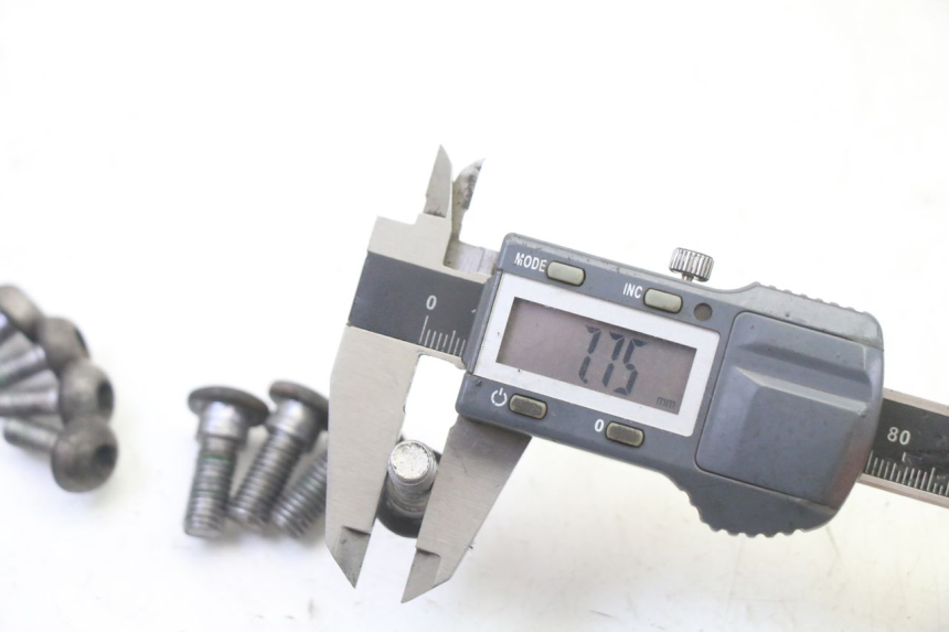 photo de BREMSSCHEIBENSCHRAUBE HONDA CBR RR FIREBLADE 900 (1992 - 1994) - Technische Nahaufnahme