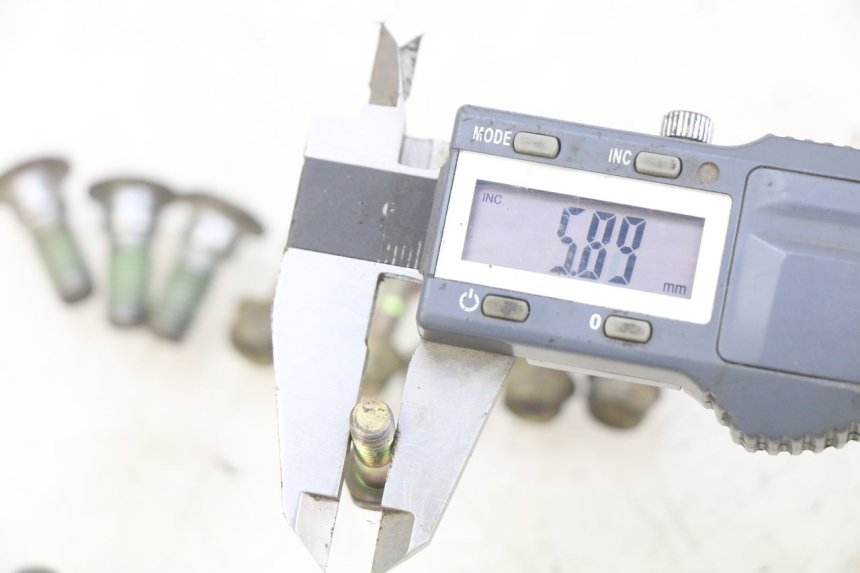 photo de BREMSSCHEIBENBOLZEN HONDA CR 125 (1995 - 1997) - Technische Nahaufnahme