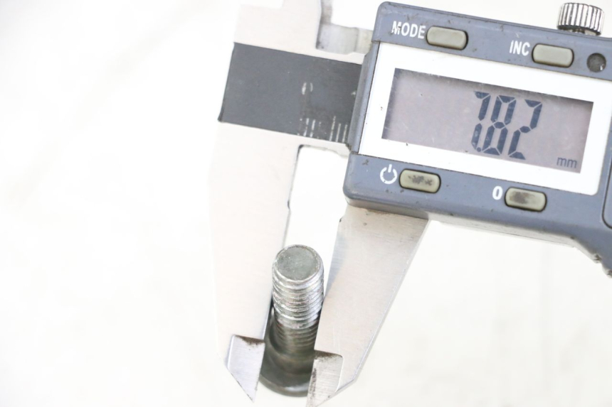 photo de BREMSSCHEIBENBEFESTIGUNGSSCHRAUBE SYM CROX 4T 50 (2016 - 2023) - Zoom auf Gebrauchszustand