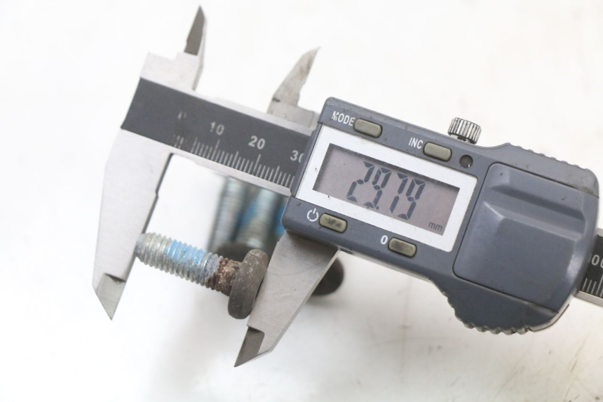 photo de BREMSSCHEIBENBEFESTIGUNGSSCHRAUBE YAMAHA CYGNUS X 125 (2004 - 2007) - Alternative Perspektive