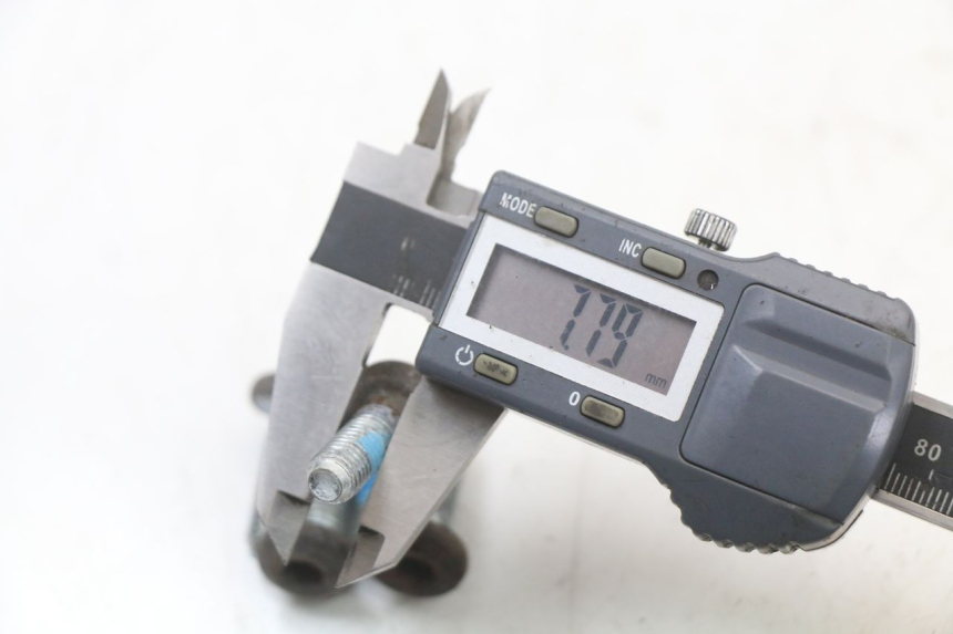 photo de BREMSSCHEIBENBEFESTIGUNGSSCHRAUBE YAMAHA CYGNUS X 125 (2004 - 2007) - Technische Nahaufnahme