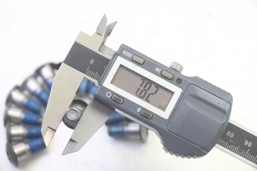 photo de BREMSSCHEIBENSCHRAUBE SUZUKI DL V STROM 1000 (2002 - 2007) - Zoom auf Gebrauchszustand