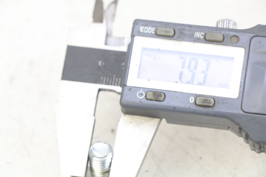 photo de BREMSSCHEIBENBEFESTIGUNGSSCHRAUBE PEUGEOT ELYSEO 125 (1999 - 2004) - Zoom auf Gebrauchszustand