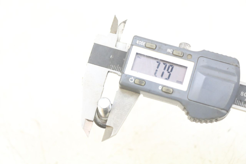 photo de BREMSSCHEIBENBEFESTIGUNGSSCHRAUBE HONDA FES PANTHEON 125 (2003 - 2007) - Zoom auf Gebrauchszustand