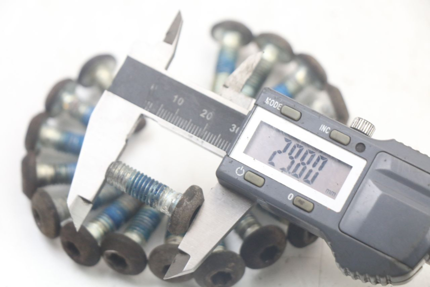 photo de BREMSSCHEIBENBOLZEN YAMAHA FJ 3CX 1200 (1986 - 1996) - Zoom auf Gebrauchszustand