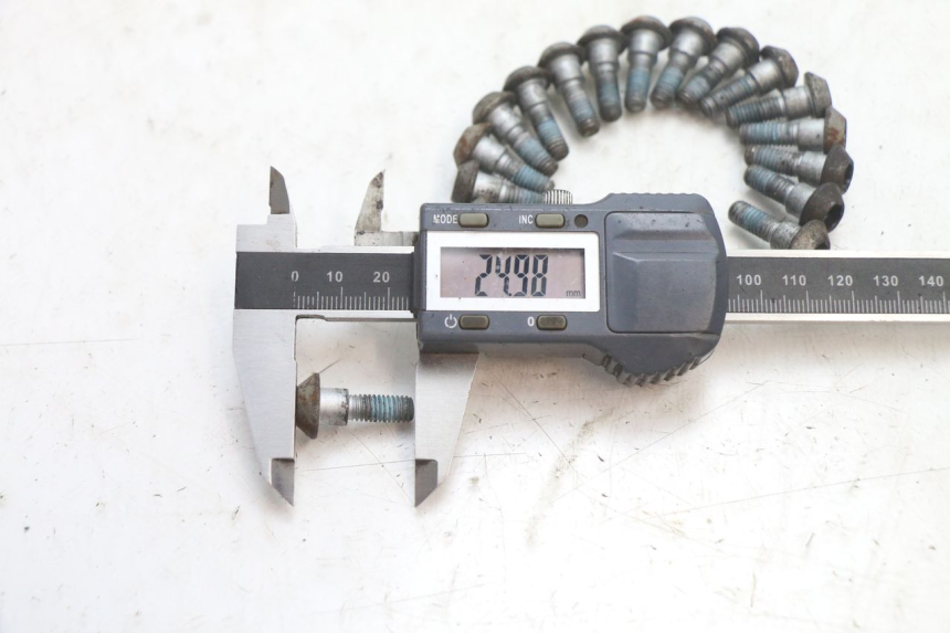 photo de BREMSSCHEIBENSCHRAUBE YAMAHA FJR 1300 (2001 - 2005) - Zoom auf Gebrauchszustand