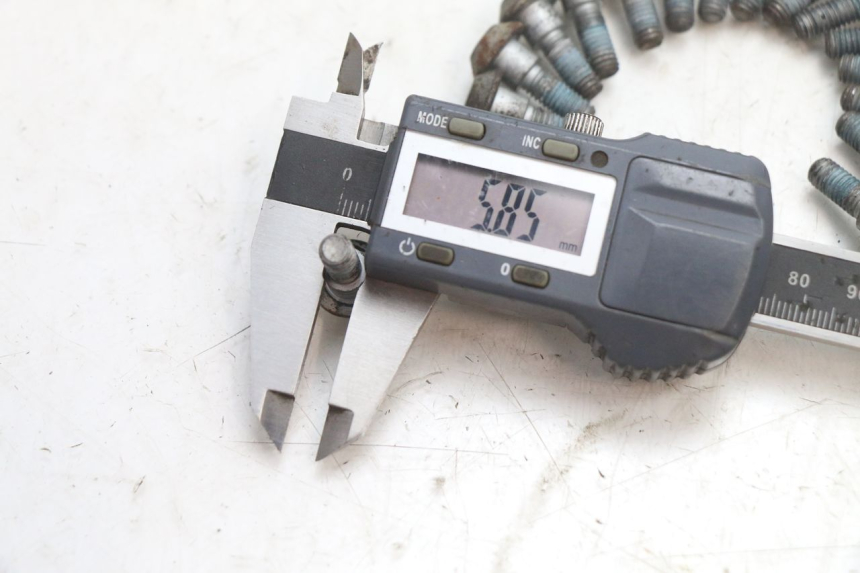 photo de BREMSSCHEIBENSCHRAUBE YAMAHA FJR 1300 (2001 - 2005) - Alternative Perspektive