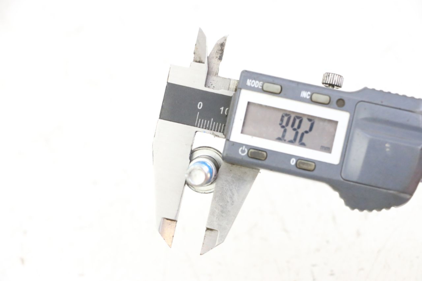 photo de BREMSSCHEIBENSCHRAUBE SUZUKI GSR 750 (2011 - 2017) - Zoom auf Gebrauchszustand