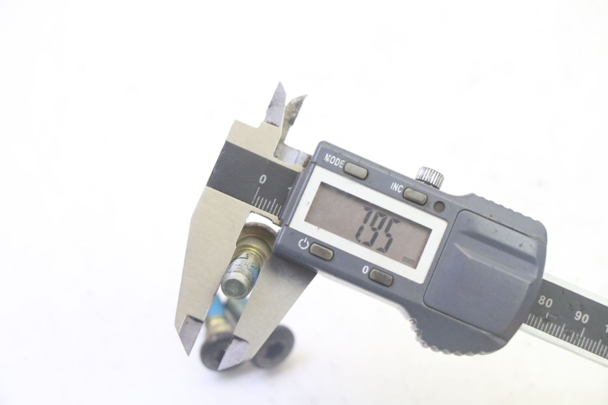 photo de BREMSSCHEIBENSCHRAUBE DAELIM HISTORY 125 (2001 - 2002) - Zoom auf Gebrauchszustand