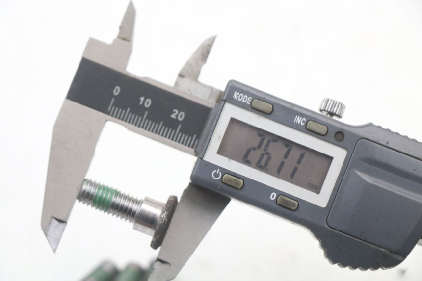 photo de BREMSSCHEIBENSCHRAUBE HONDA NES AROBASE 125 (2000 - 2003) - Zoom auf Gebrauchszustand