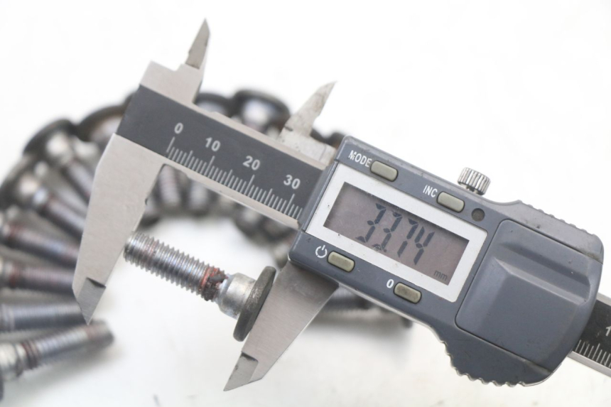 photo de BREMSSCHEIBENSCHRAUBE KAWASAKI GTR 1000 (1994 - 2004) - Zoom auf Gebrauchszustand