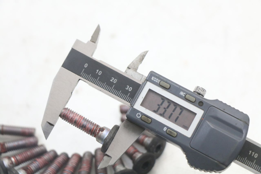 photo de BREMSSCHEIBENSCHRAUBE KAWASAKI ZR7 ZR-7 S 750 (1999 - 2004) - Zoom auf Gebrauchszustand