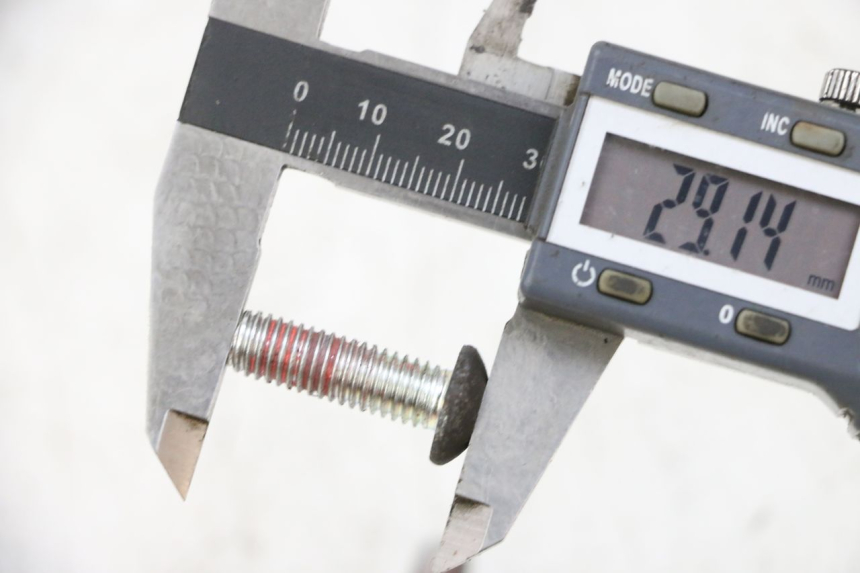 photo de BREMSSCHEIBENBOLZEN PEUGEOT KISBEE 4T 50 (2010 - 2017) - Zoom auf Gebrauchszustand