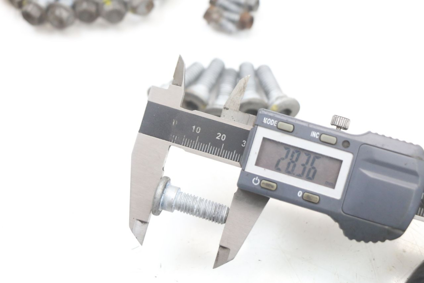 photo de BREMSSCHEIBENSCHRAUBE MOTO GUZZI NORGE 8V GT 1200 (2011 - 2016) - Kennzeichnungen und Originalreferenzen