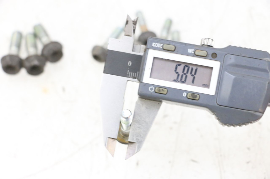 photo de BREMSSCHEIBENSCHRAUBE HONDA NSR R 125 (1994 - 2003) - Zoom auf Gebrauchszustand