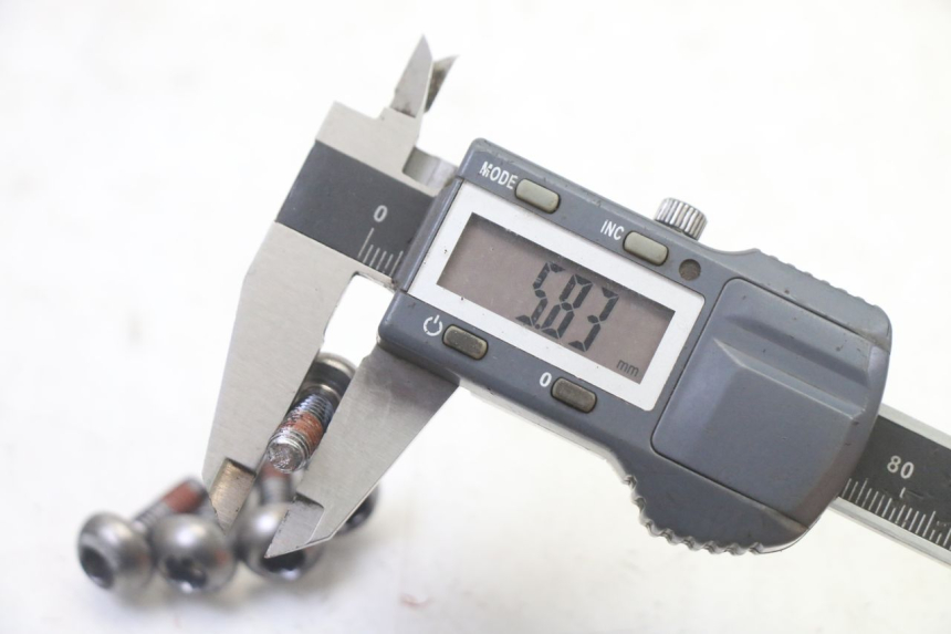 photo de BREMSSCHEIBENSCHRAUBE HONDA NTV DEAUVILLE 650 (2001 - 2006) - Details der Befestigungspunkte