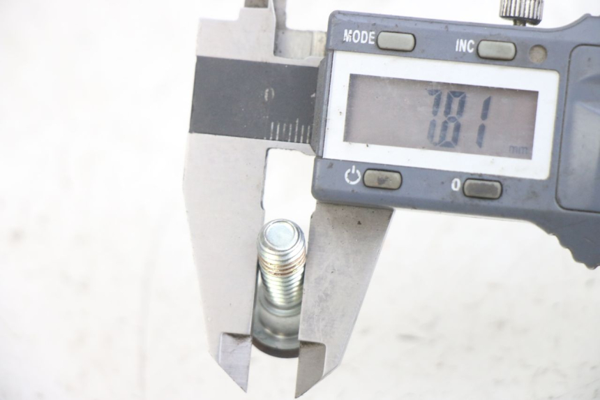 photo de BREMSSCHEIBENBEFESTIGUNGSSCHRAUBE HONDA PCX (JF28) 125 (2009 - 2011) - Zoom auf Gebrauchszustand