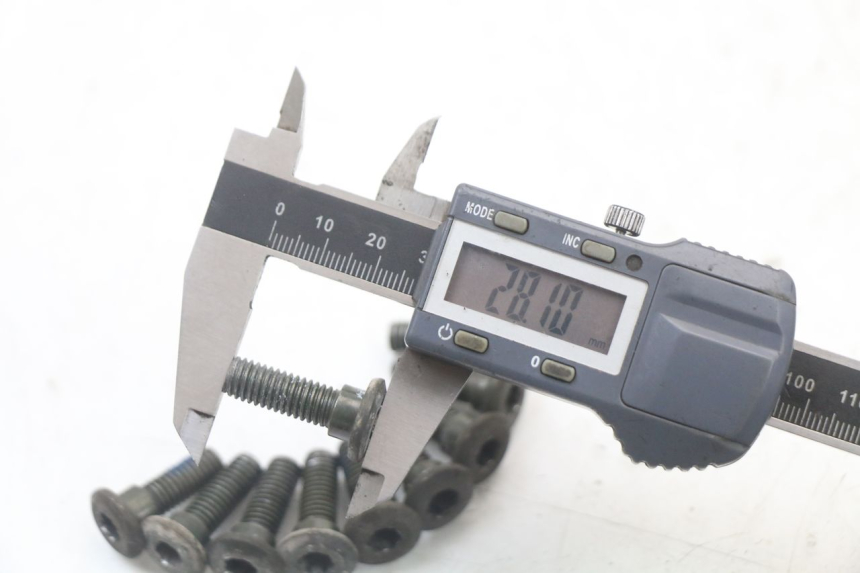 photo de BREMSSCHEIBENSCHRAUBE PEUGEOT BELVILLE 125 (2017 - 2021) - Zoom auf Gebrauchszustand