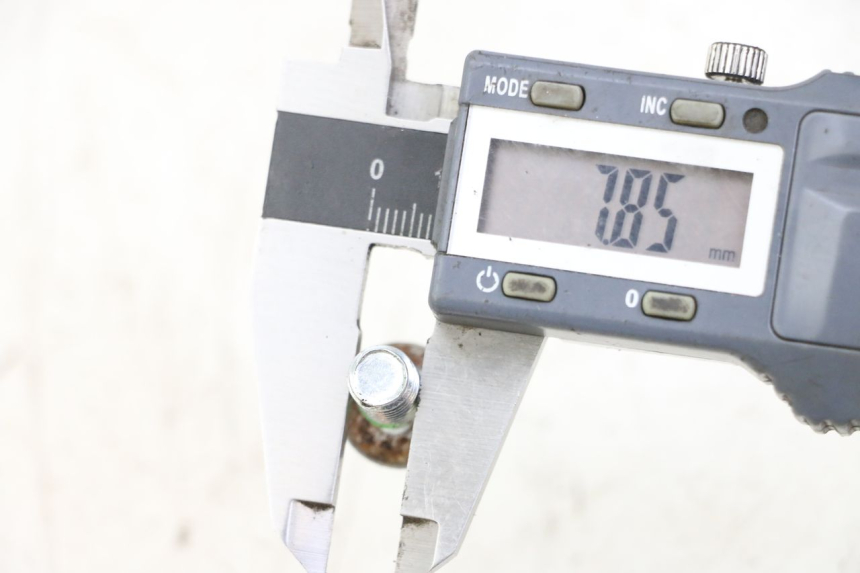 photo de BREMSSCHEIBENBEFESTIGUNGSSCHRAUBE PEUGEOT TKR TREKKER FURIOUS 50 (2005 - 2014) - Zoom auf Gebrauchszustand