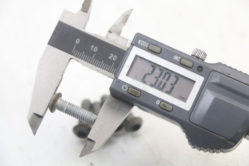 photo de BREMSSCHEIBENSCHRAUBE PIAGGIO BEVERLY 125 (1998 - 2005) - Zoom auf Gebrauchszustand