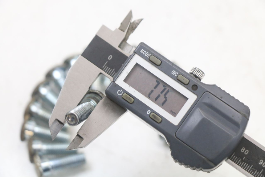 photo de BREMSSCHEIBENSCHRAUBE REGAL RAPTOR SPYDER 125 (2010 - 2018) - Alternative Perspektive