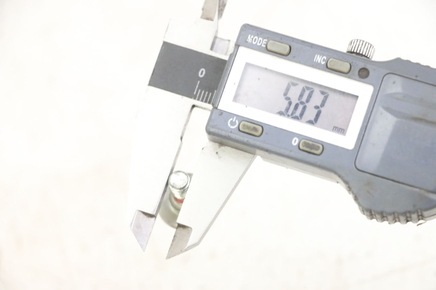 photo de BREMSSCHEIBENSCHRAUBE ROYAL ENFIELD HYMALAYAN 410 (2016 - 2023) - Zoom auf Gebrauchszustand