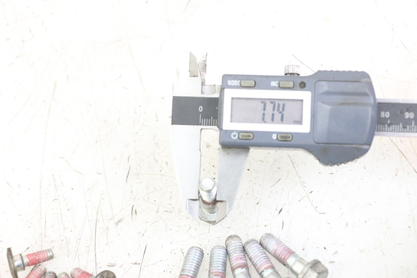 photo de BREMSSCHEIBENSCHRAUBE ROYAL ENFIELD HYMALAYAN 410 (2016 - 2023) - Technische Nahaufnahme