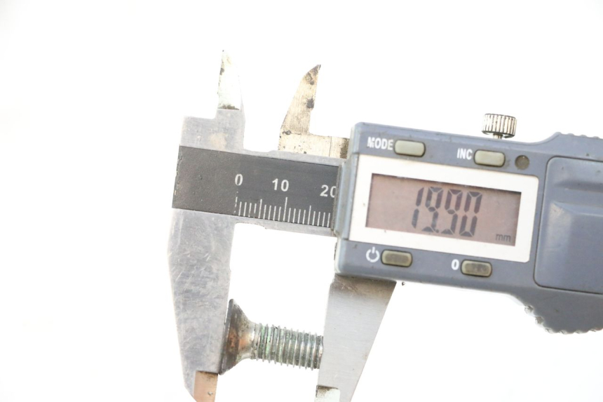 photo de BREMSSCHEIBENBEFESTIGUNGSSCHRAUBE PEUGEOT SATELIS 125 (2006 - 2009) - Zoom auf Gebrauchszustand