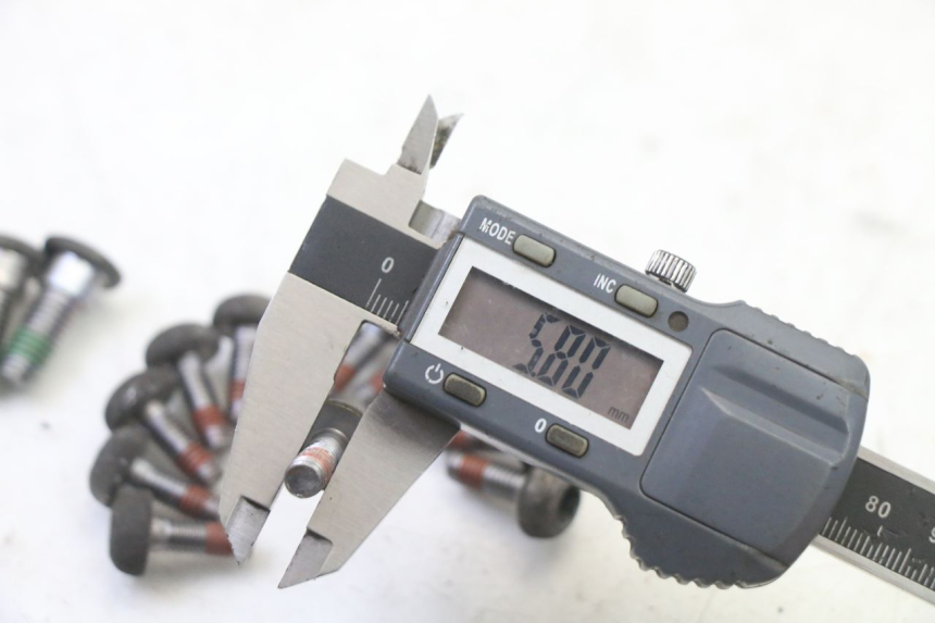 photo de BREMSSCHEIBENSCHRAUBE HONDA ST PAN EUROPEAN 1300 (2002 - 2013) - Details der Befestigungspunkte